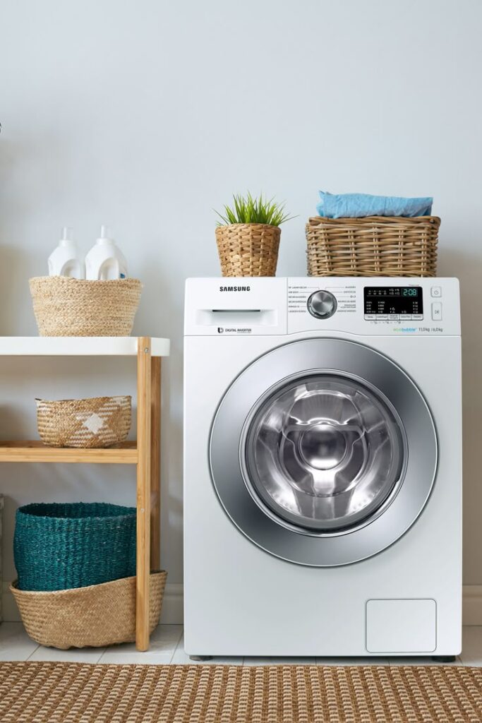 Khoảng hở quanh máy giặt khi kê sát kệ tủ